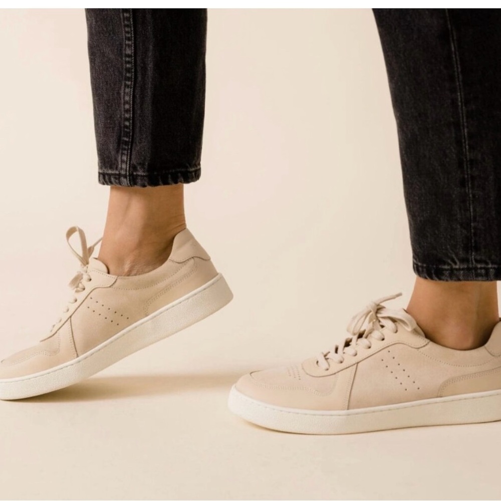 Nisolo Bria Court Sneaker in Light Beige - Picture 2 of 6